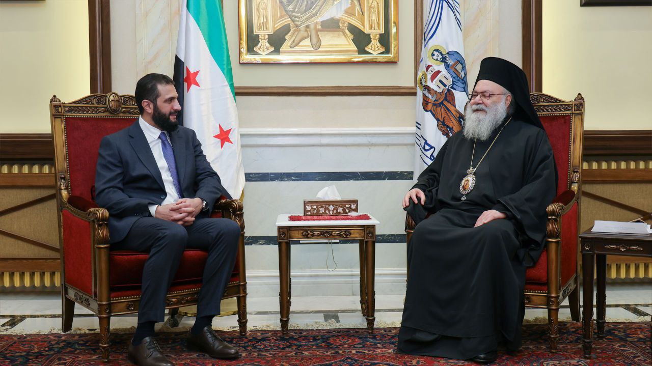 الرئيس الشرع يزور الكنيسة المريمية بدمشق القديمة