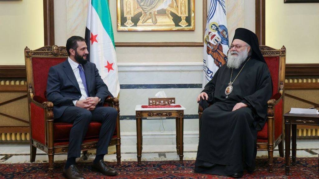 الرئيس الشرع يزور الكنيسة المريمية بدمشق القديمة