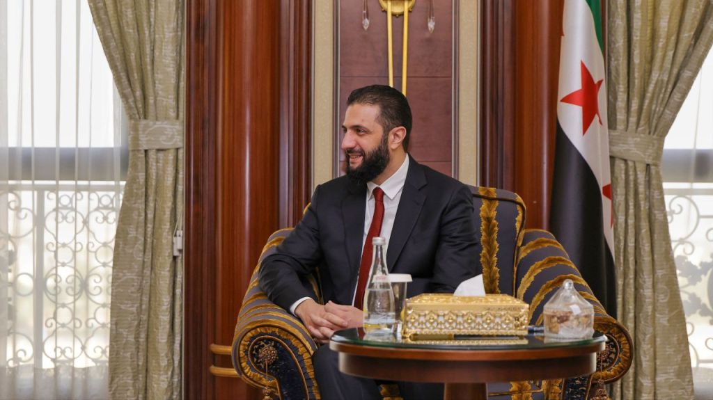 الرئيس الشرع يلتقي وزير الخارجية السعودي في الرياض