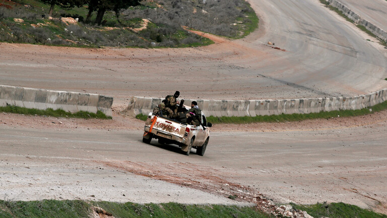 المجموعات المسلحة تمنع خروج المدنيين من المعبر الإنساني في ريف إدلب